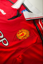 Manchester United 1998/99 - Local