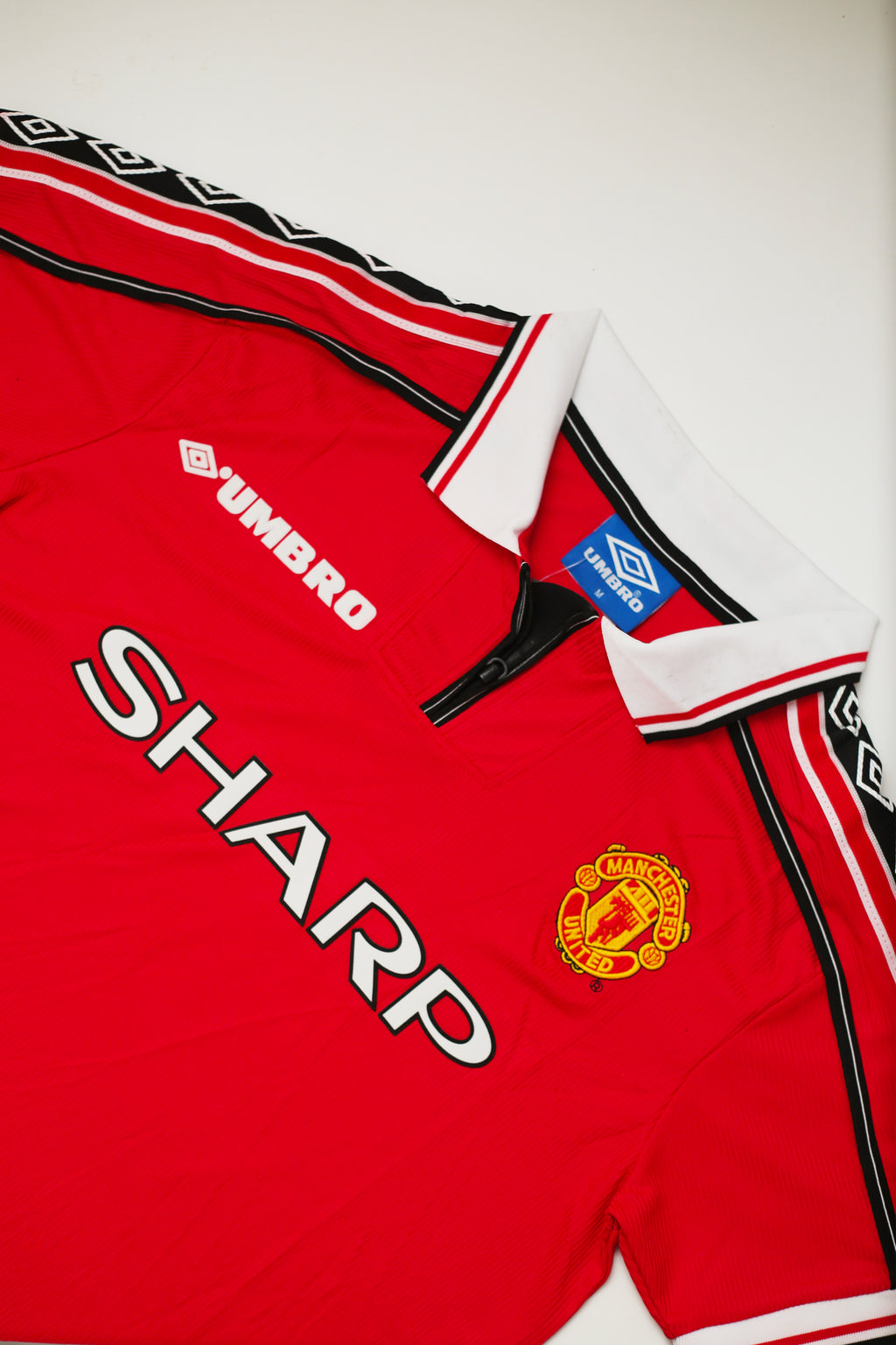 Manchester United 1998/99 - Local